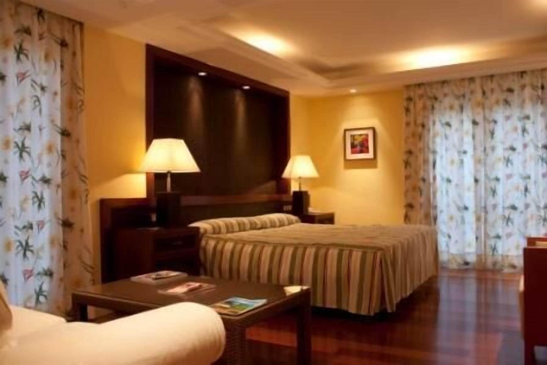 Hotel Mr Les Rotes Denia Bagian luar foto